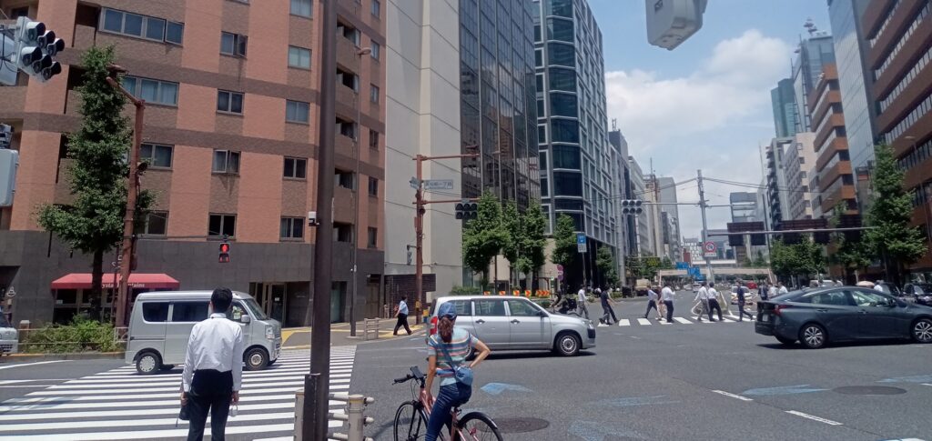 photo of the big intersection at Hamamatsucho 1-chome