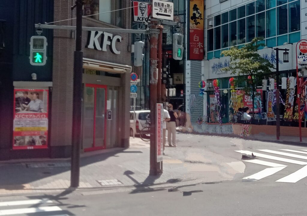 photo of  intersection at end of new shinbashi building